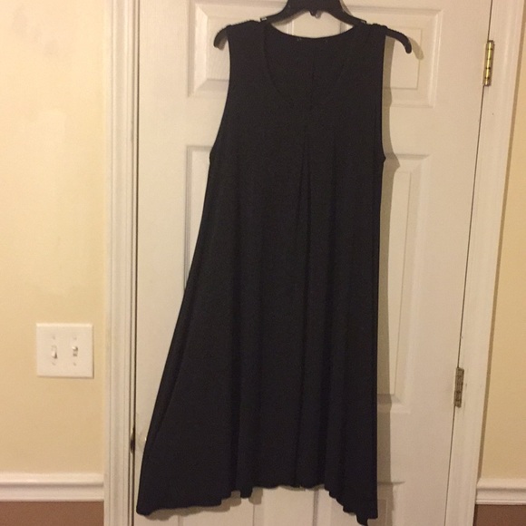 Dresses & Skirts - TAGLESS RAW HEM BLACK FLOWY PLEATED FRONT DRESS